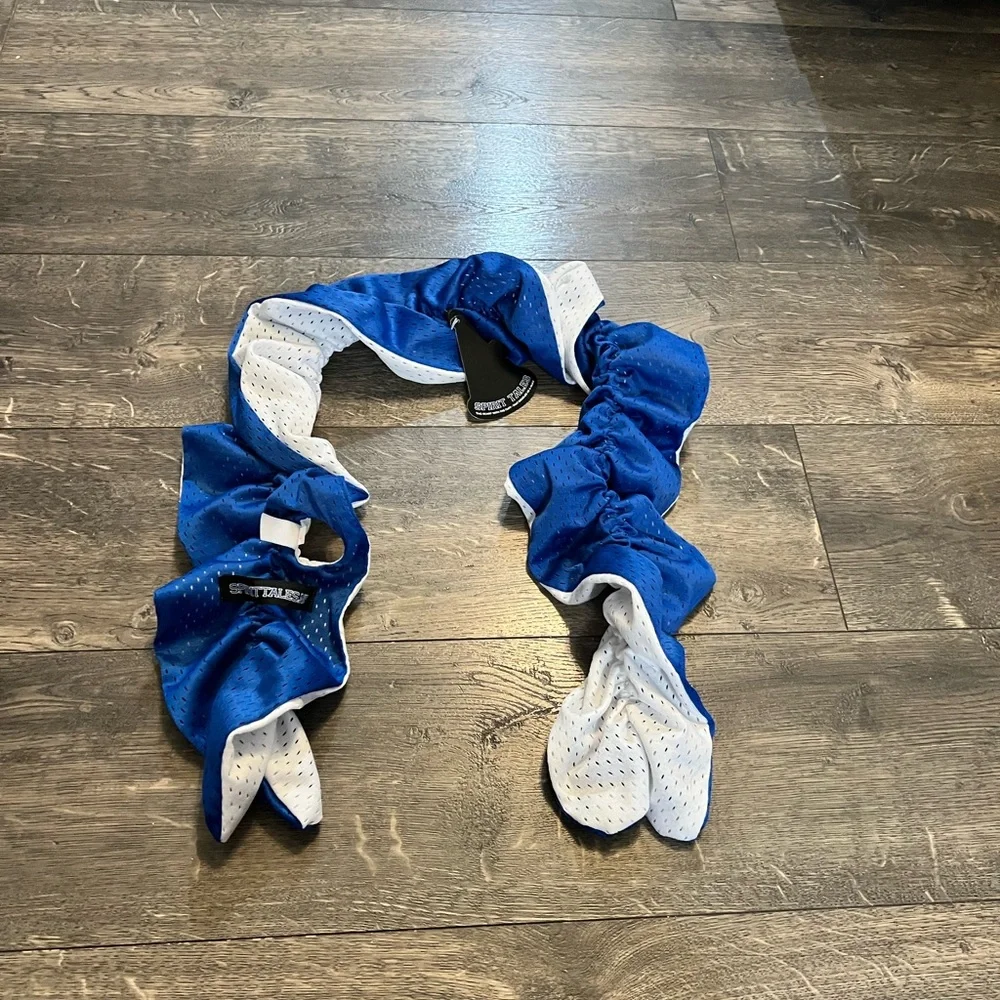 Spirit Tales University of Kentucky Scarf With A Cuff, Doubles As A Muff NWT‎